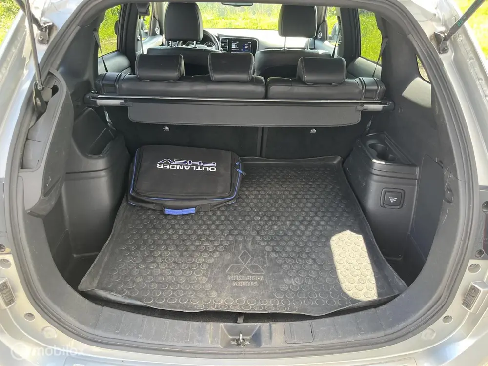 Mitsubishi Outlander 2.4 PHEV Instyle|trekhaak|zonnedak|leer uit 2019, foto 8