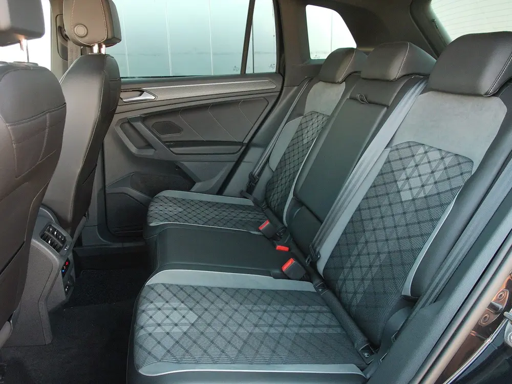 Volkswagen Tiguan 1.5 TSI R-Line Business+ Automaat / Schuif uit 2022, foto 6