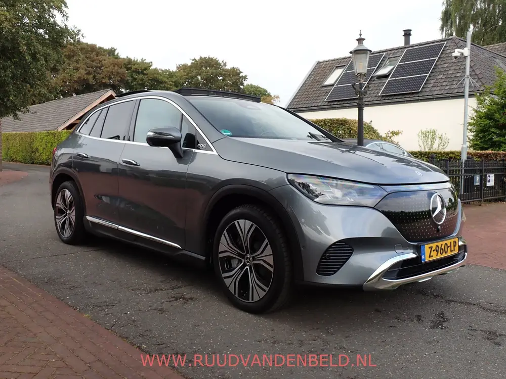 Mercedes-Benz EQE SUV 300 SPORT 91kWh PANO uit 2023, foto 3
