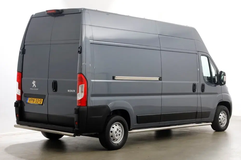 Peugeot Boxer 335 2.2 BlueHDi 140pk L3H3 Premium Airco uit 2022, foto 2