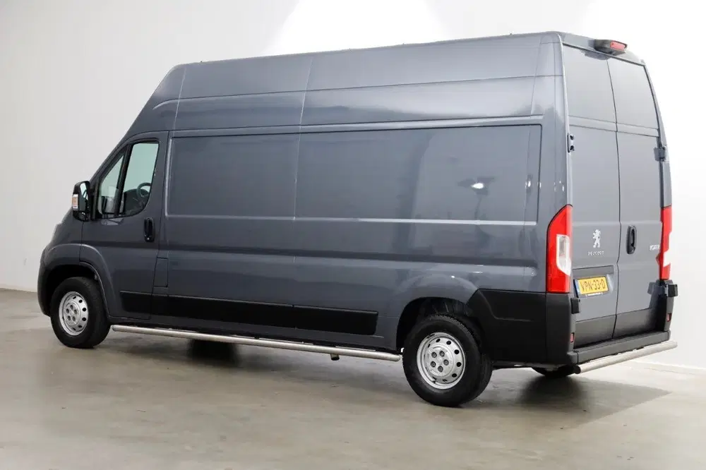 Peugeot Boxer 335 2.2 BlueHDi 140pk L3H3 Premium Airco uit 2022, foto 9
