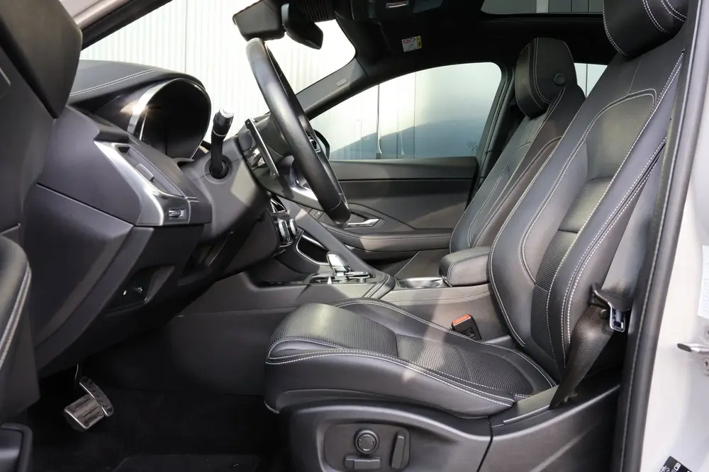 Jaguar E-Pace 1.5 P300e AWD R-Dynamic HSE Black Optiek | pan uit 2022, foto 17