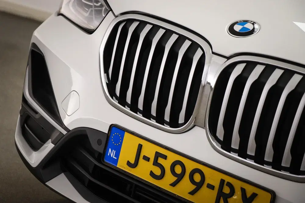 BMW X1 sDrive20i VDL Nedcar Edition uit 2020, foto 17