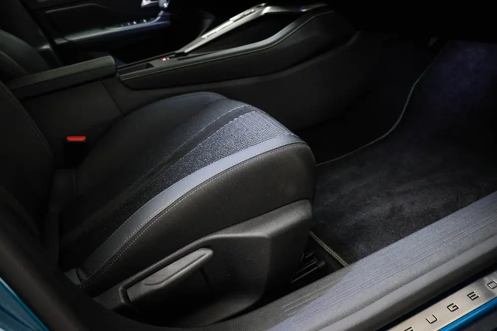 Peugeot 408 1.6 HYbrid 225 EAT8 GT uit 2024, foto 12