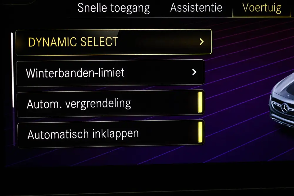 Mercedes-Benz GLA 180 AMG Line uit 2023, foto 5