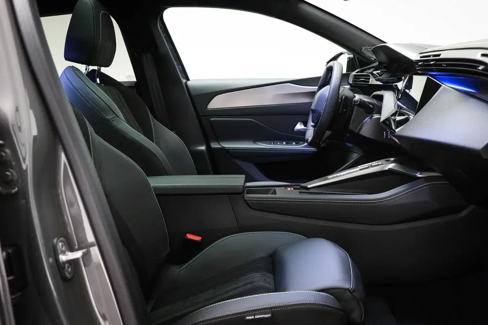 Peugeot 408 GT 58 kWh uit 2026, foto 10