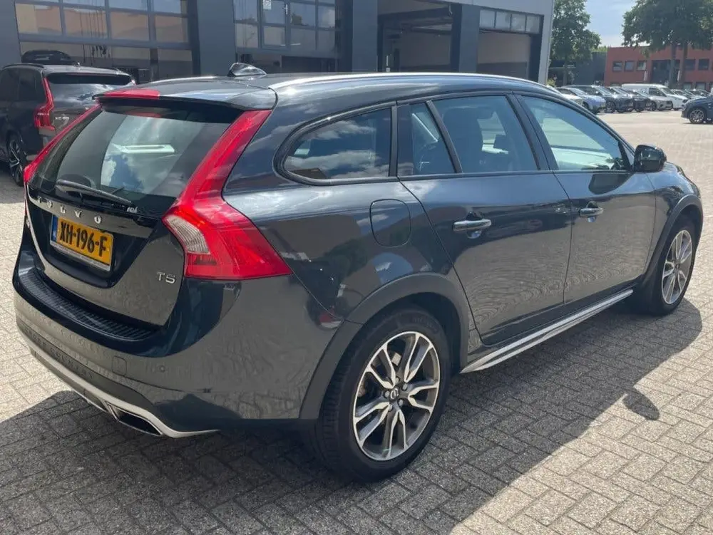 Volvo V60 Cross Country T5 Polar+ Luxury line uit 2019, foto 2
