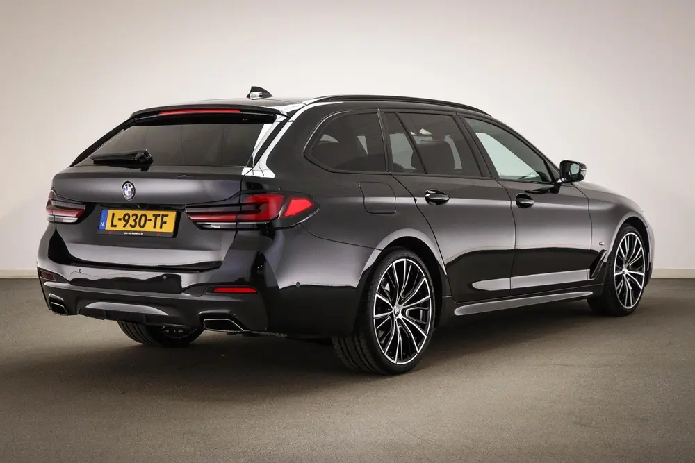 BMW 5-serie 540i xDrive High Executive uit 2020, foto 2
