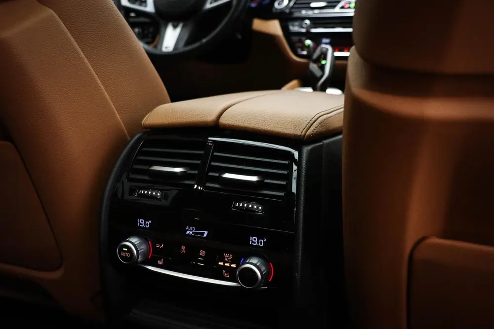 BMW 5-serie 540i xDrive High Executive uit 2020, foto 3