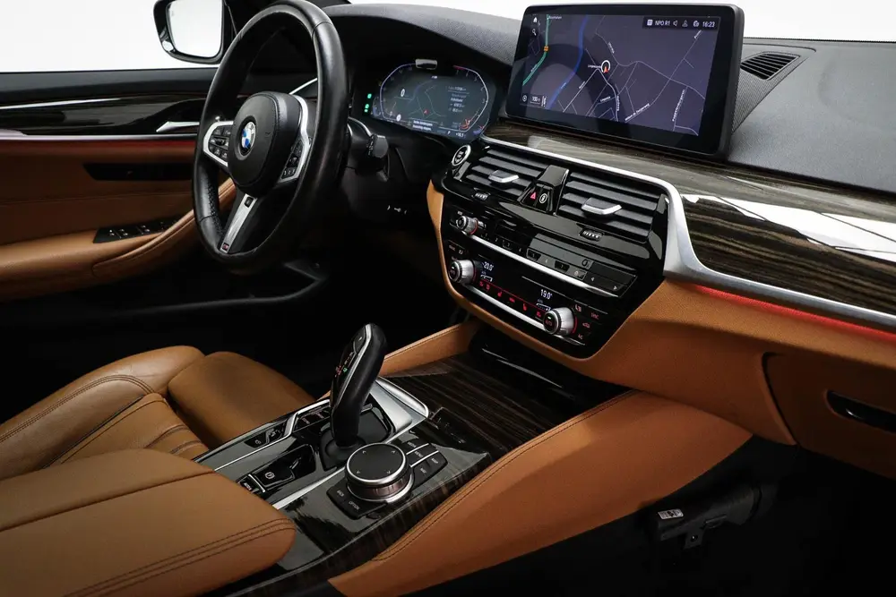 BMW 5-serie 540i xDrive High Executive uit 2020, foto 4