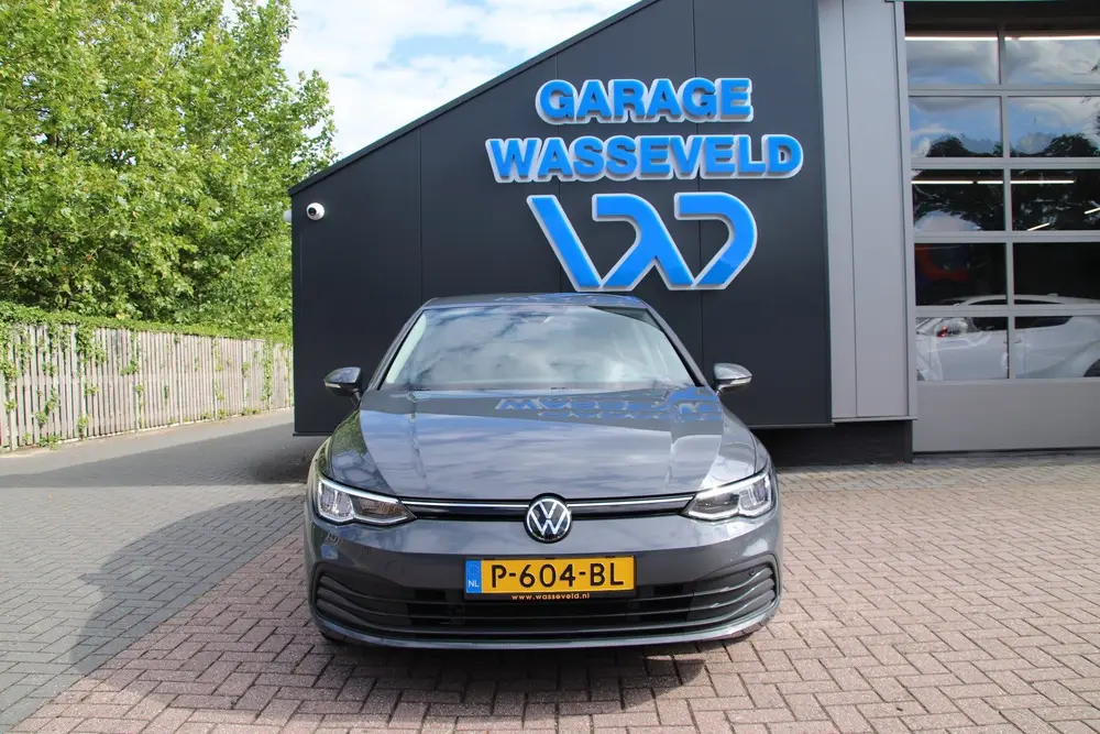 Volkswagen Golf 1.0 TSI Life Trekhaak/Camera+park.sens/Carpl uit 2022, foto 2