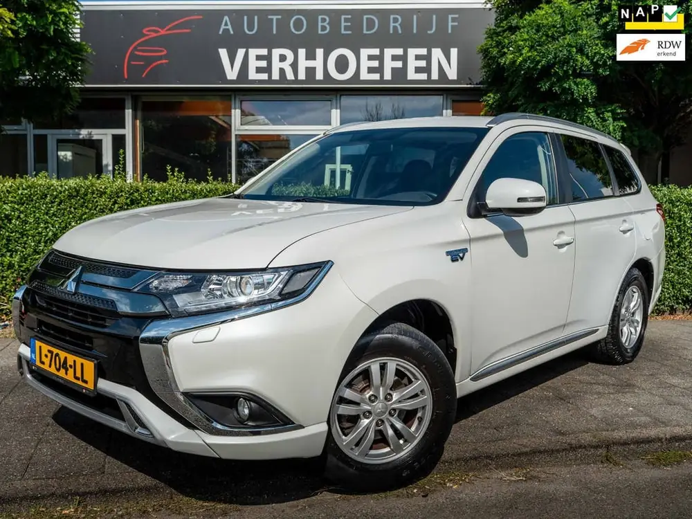 Mitsubishi Outlander 2.4 PHEV Pure | PARKEERCAMERA | TREKHAA uit 2021