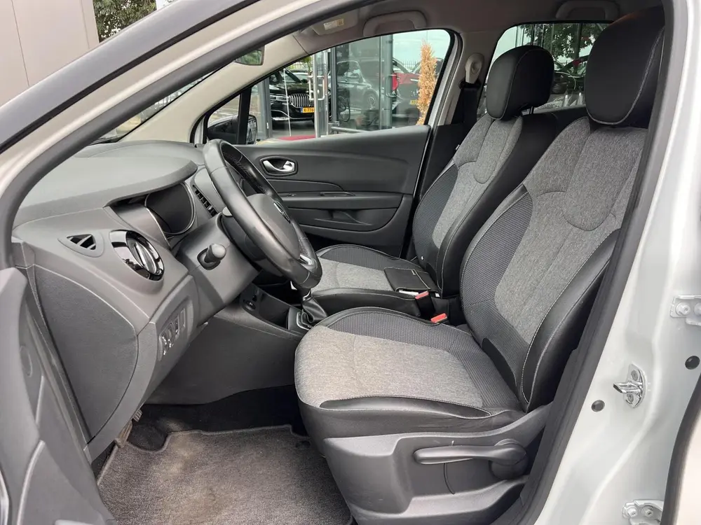 Renault Captur 1.3 TCe Intens Automaat BiColor Goed onder uit 2019, foto 19
