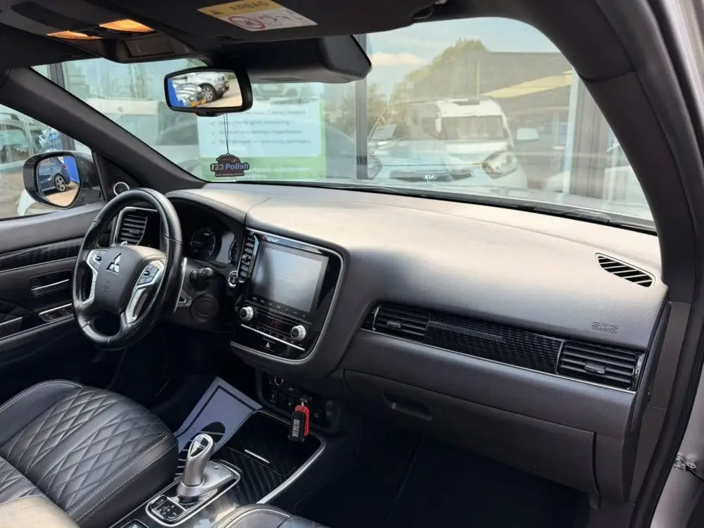 Mitsubishi Outlander 2.4 PHEV Instyle + | PANO | LEER | CARP uit 2019, foto 11