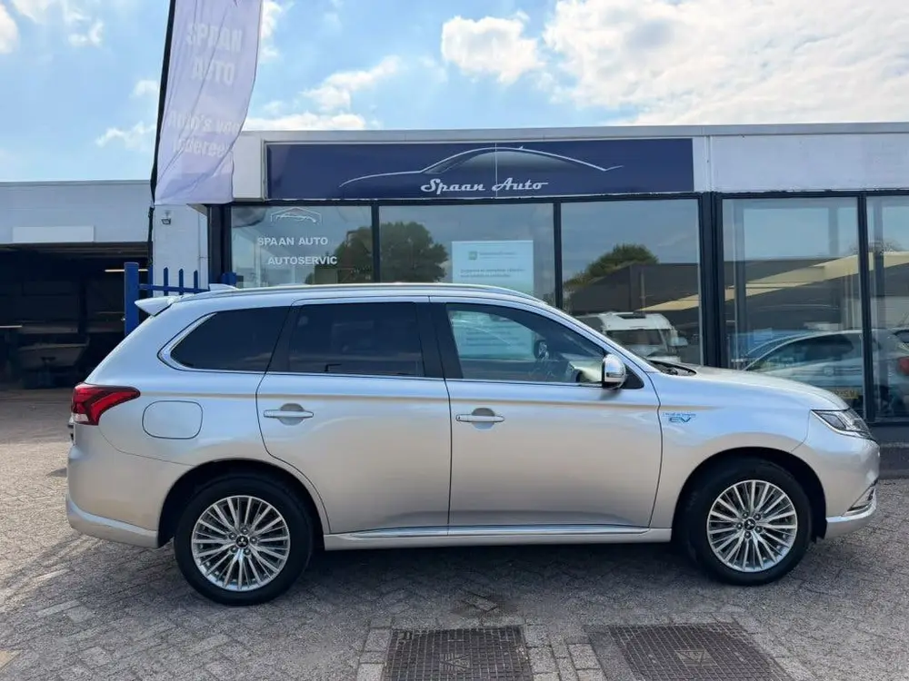 Mitsubishi Outlander 2.4 PHEV Instyle + | PANO | LEER | CARP uit 2019, foto 12