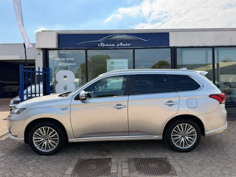 Mitsubishi Outlander 2.4 PHEV Instyle + | PANO | LEER | CARP uit 2019, foto 15