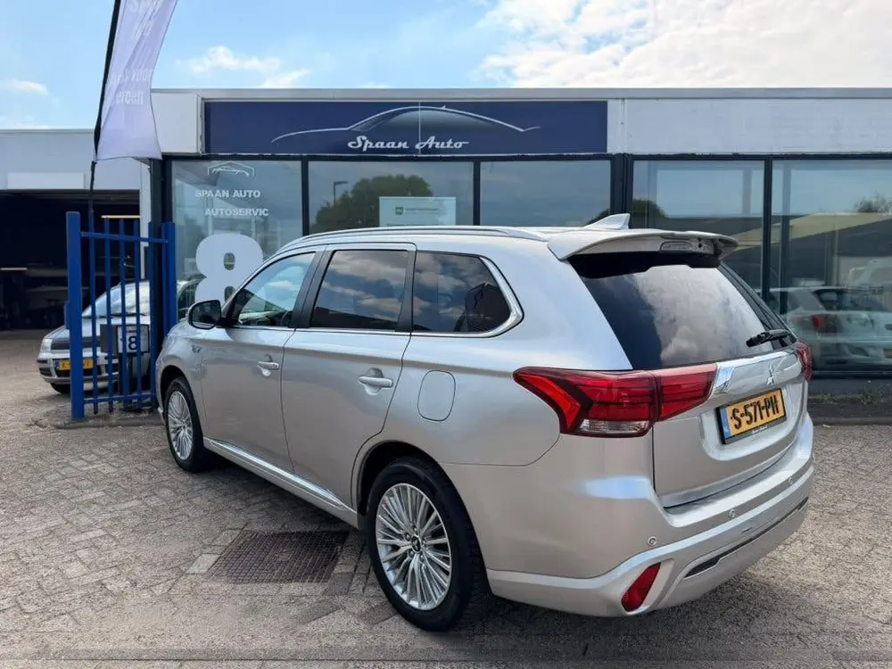 Mitsubishi Outlander 2.4 PHEV Instyle + | PANO | LEER | CARP uit 2019, foto 18