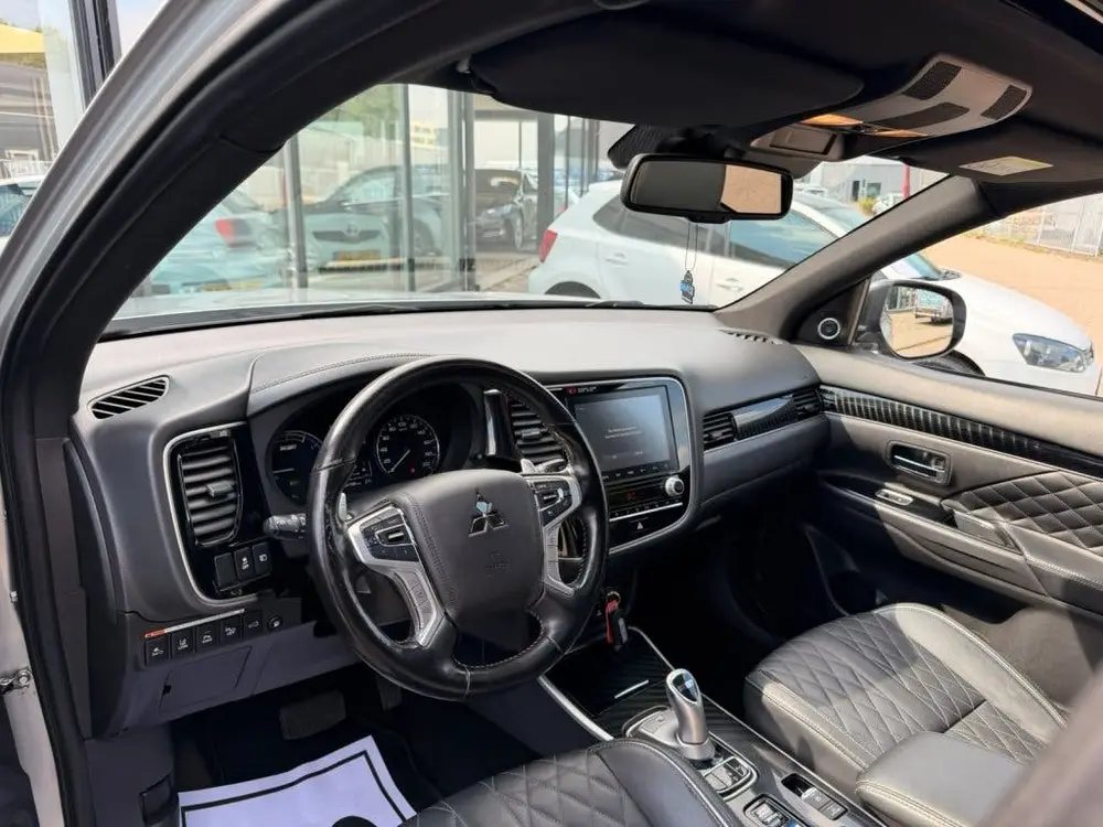 Mitsubishi Outlander 2.4 PHEV Instyle + | PANO | LEER | CARP uit 2019, foto 2