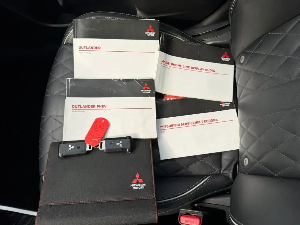 Mitsubishi Outlander 2.4 PHEV Instyle + | PANO | LEER | CARP uit 2019, foto 3