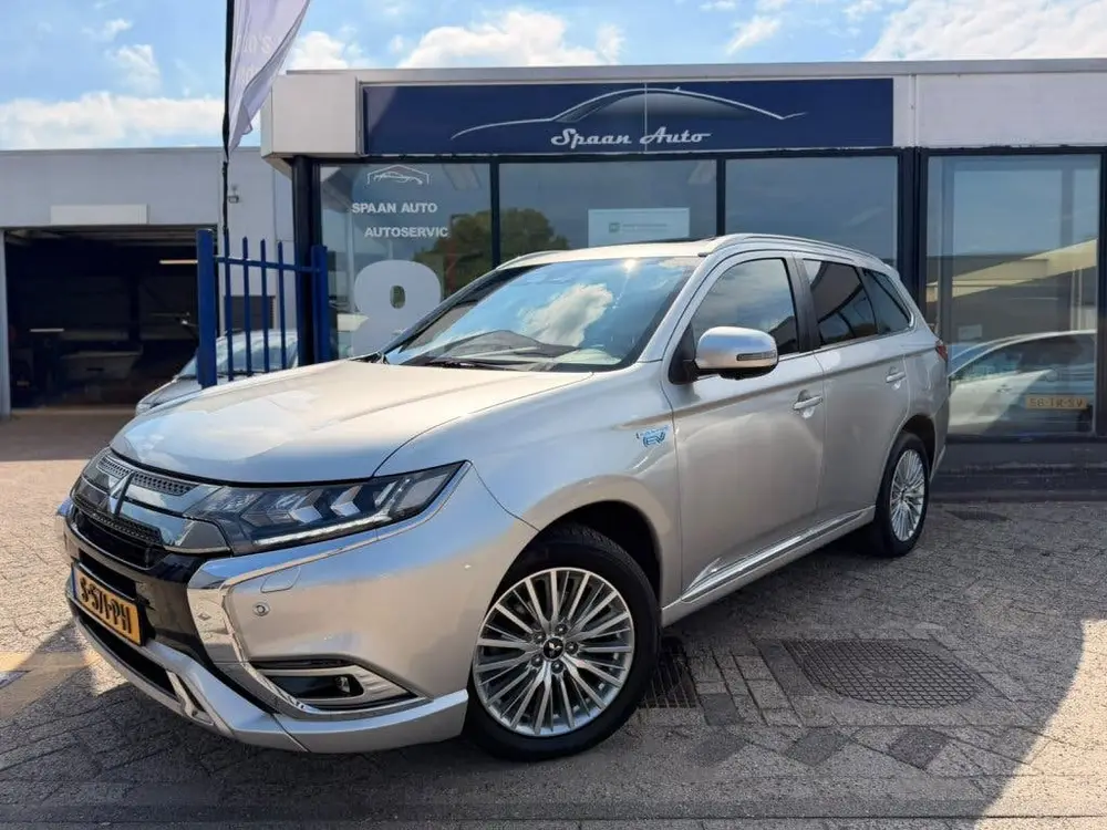 Mitsubishi Outlander 2.4 PHEV Instyle + | PANO | LEER | CARP uit 2019, foto 4