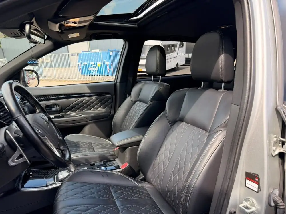 Mitsubishi Outlander 2.4 PHEV Instyle + | PANO | LEER | CARP uit 2019, foto 5