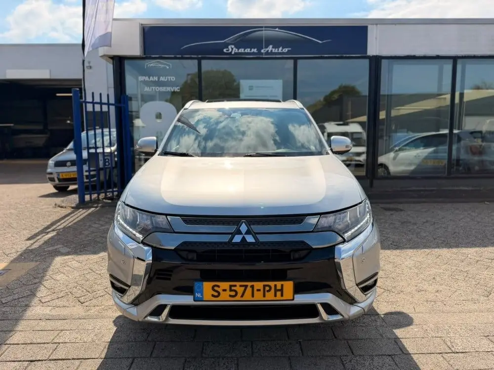 Mitsubishi Outlander 2.4 PHEV Instyle + | PANO | LEER | CARP uit 2019, foto 6