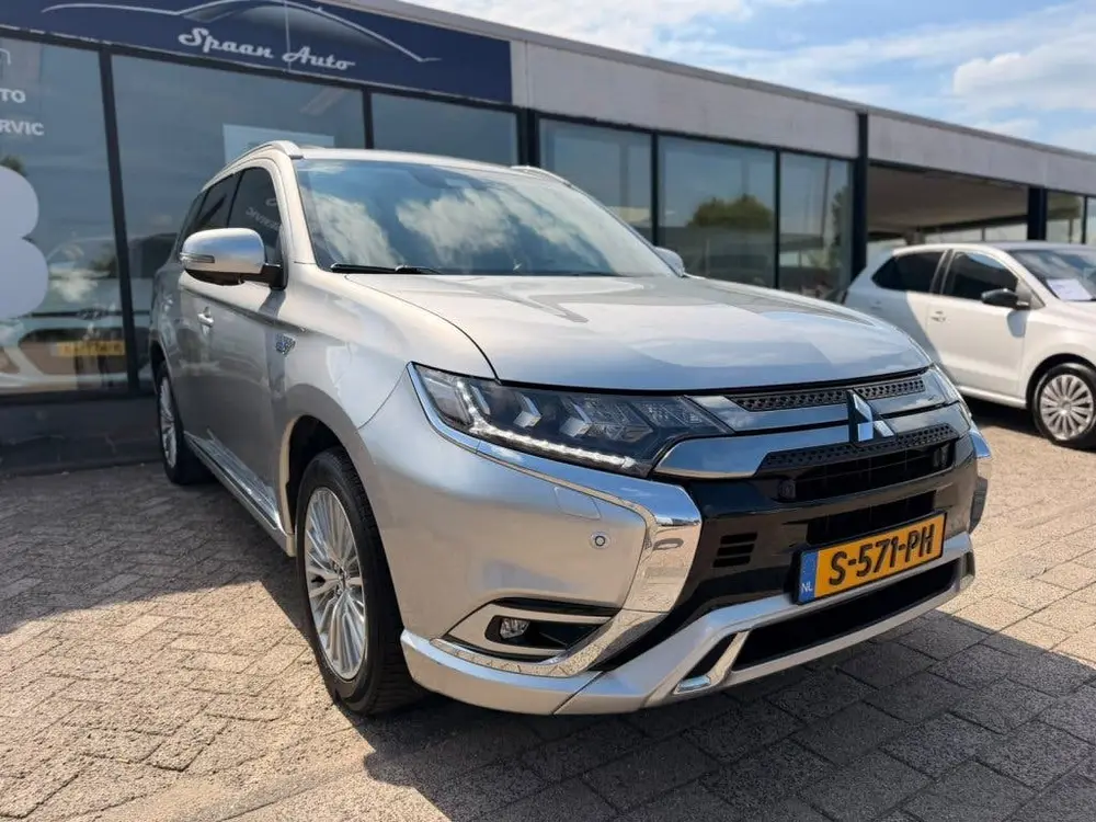 Mitsubishi Outlander 2.4 PHEV Instyle + | PANO | LEER | CARP uit 2019, foto 8