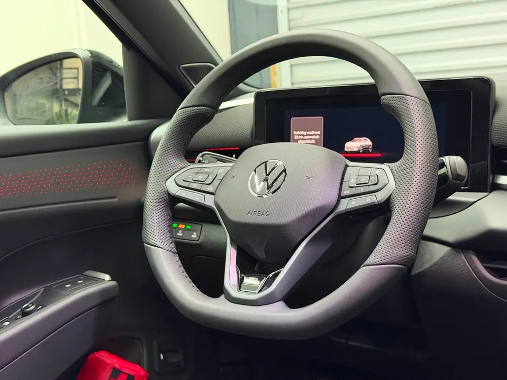 Volkswagen T-Roc 1.5 TSI R-Line Full option - Pano - Elek. T uit 2026, foto 20