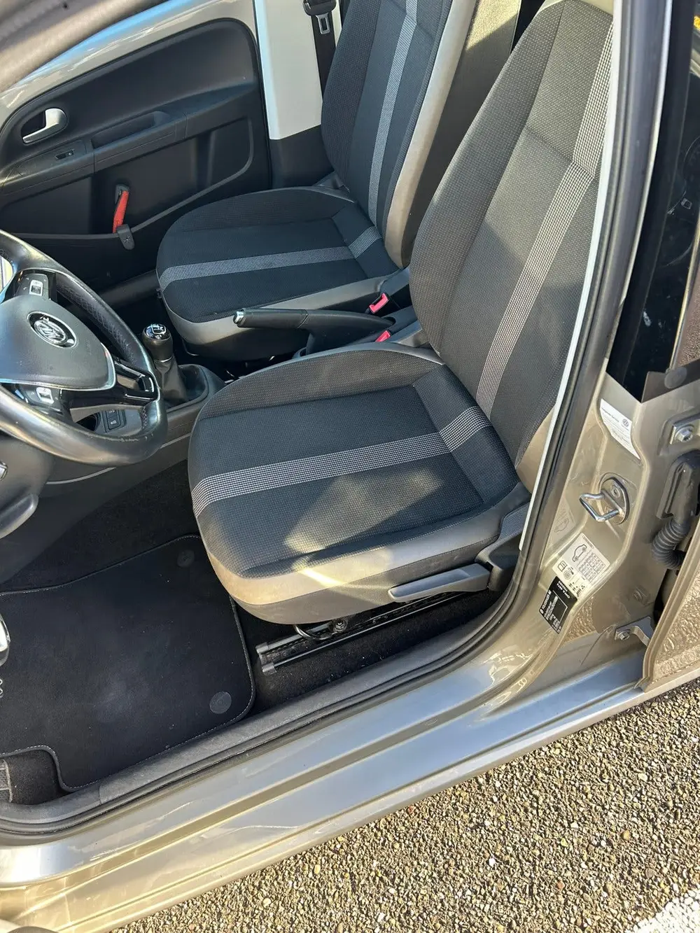Volkswagen Up! high up! 1.0 60PK 5D BMT 2019 Grijs uit 2019, foto 18