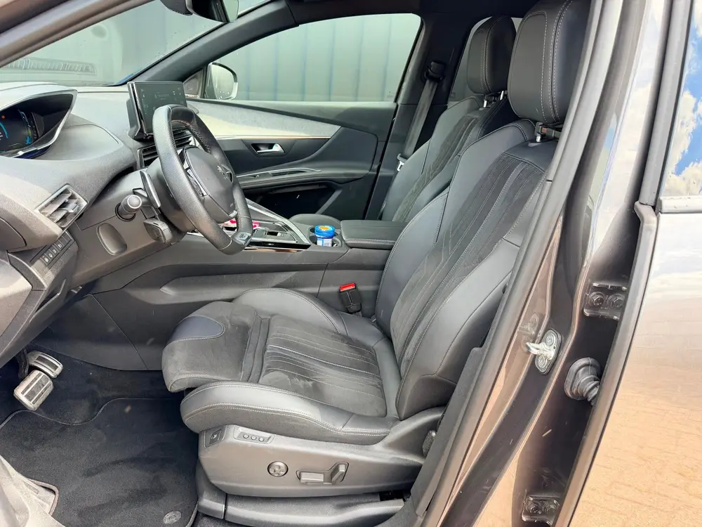 Peugeot 3008 1.6 HYbrid 225 GT Black pack Massage 360 f uit 2023, foto 3