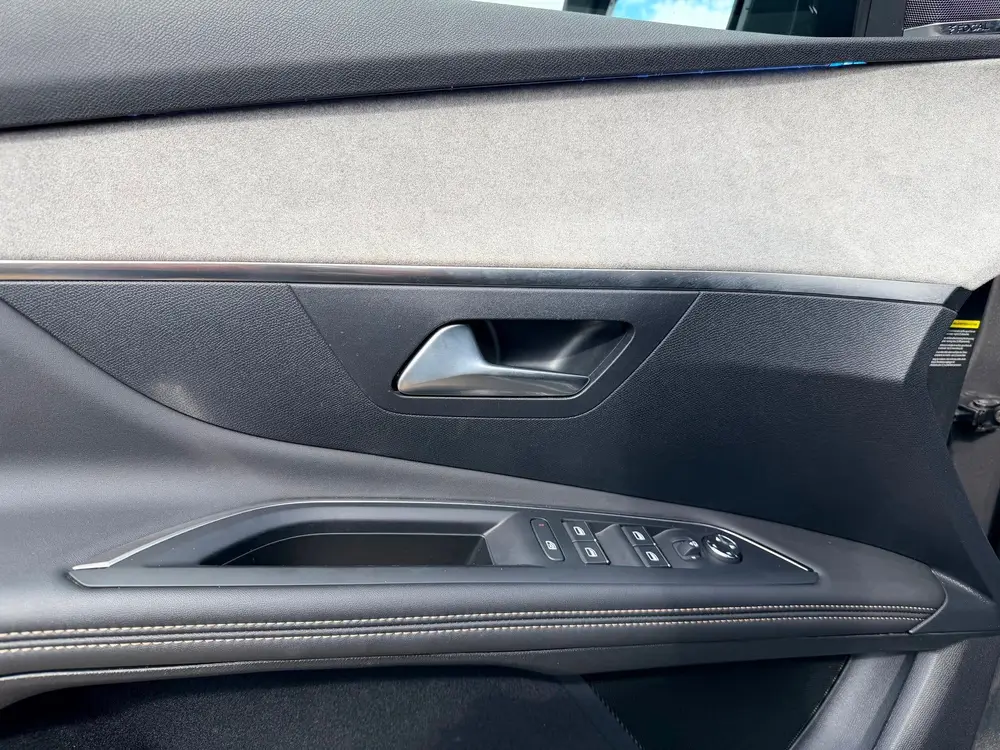 Peugeot 3008 1.6 HYbrid 225 GT Black pack Massage 360 f uit 2023, foto 4