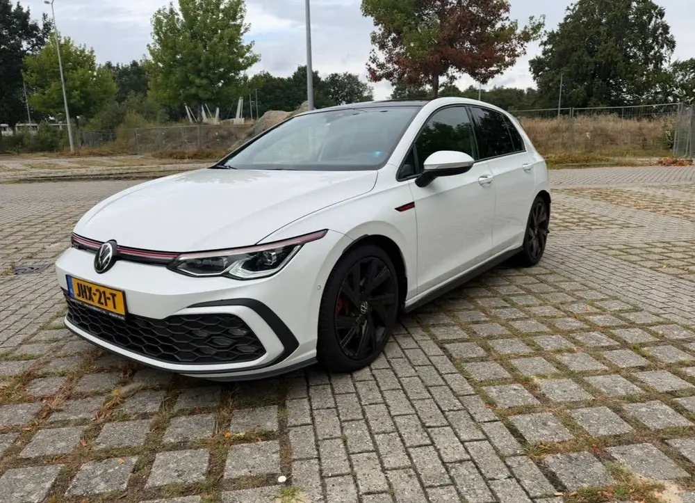 Volkswagen Golf VW Golf 8 GTI 2.0 TSI DSG 327PK! IQ.Light | H&K |Panoramadak uit 2021, foto 2