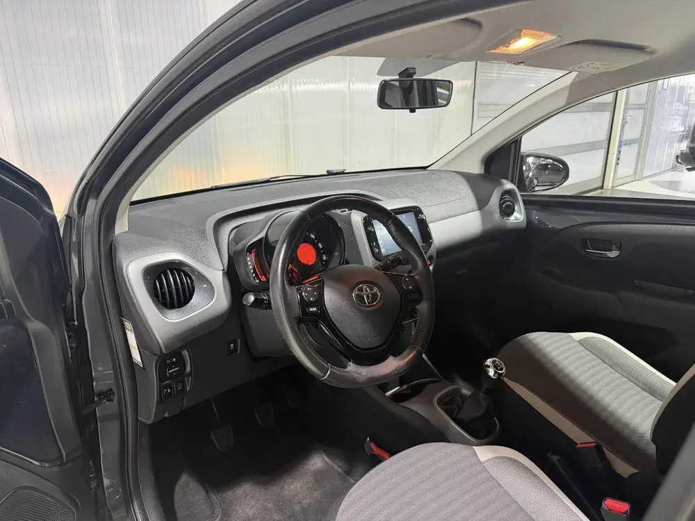 Toyota Aygo 1.0 VVT-i x-play limited Navigatie af fabriek, A uit 2019, foto 15