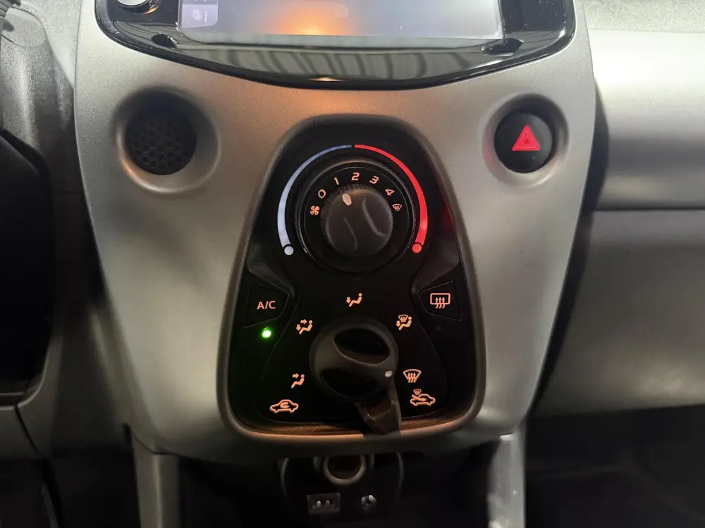 Toyota Aygo 1.0 VVT-i x-play limited Navigatie af fabriek, A uit 2019, foto 19