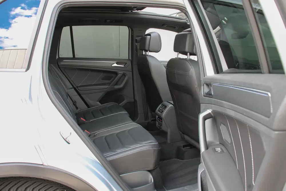 Volkswagen Tiguan 2.0 TSI R-line Black Style Leer Pano 4motion Tiguan 2.0 TSI R-line Black Style Leer Pano 4moti uit 2021, foto 13