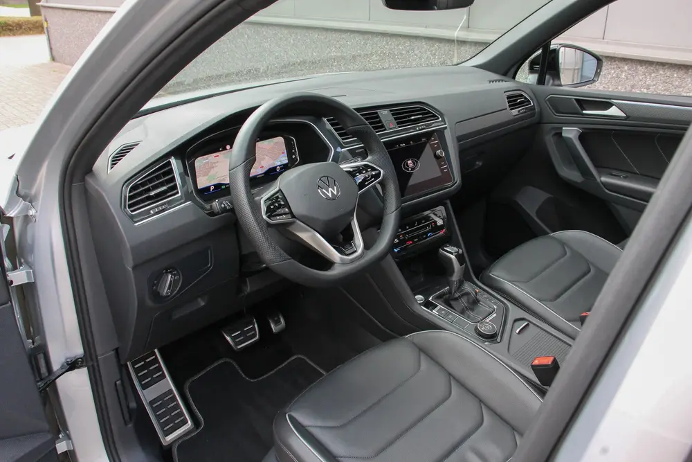 Volkswagen Tiguan 2.0 TSI R-line Black Style Leer Pano 4motion Tiguan 2.0 TSI R-line Black Style Leer Pano 4moti uit 2021, foto 9
