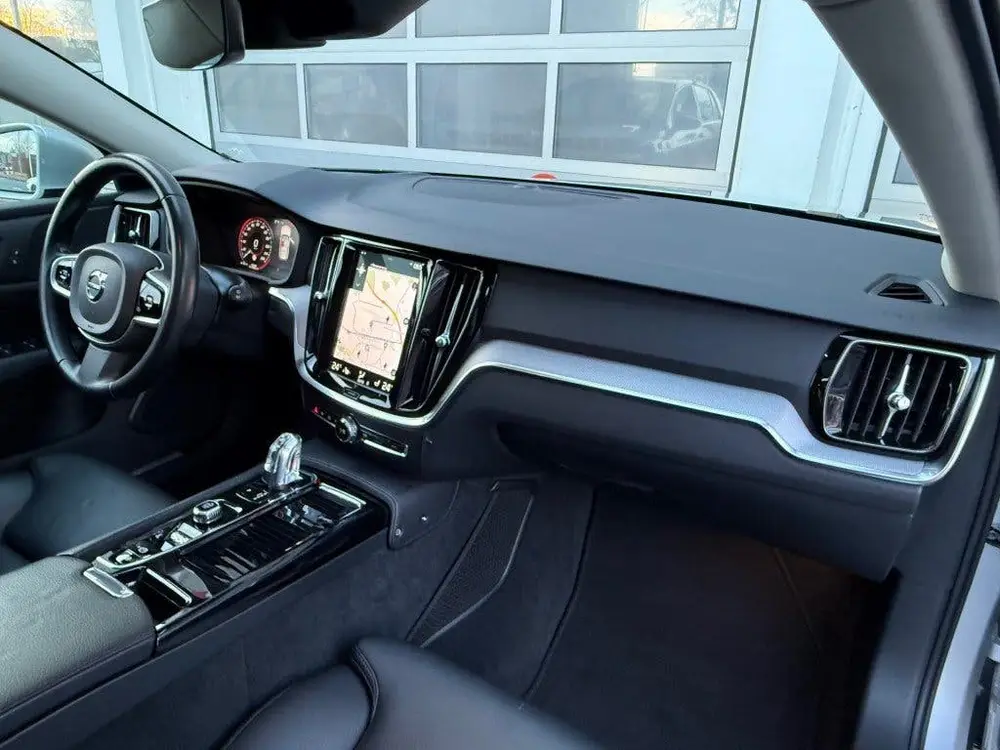 Volvo V60 2.0 T8 Twin Engine Inscription Pano Camera Trekhaa uit 2019, foto 10