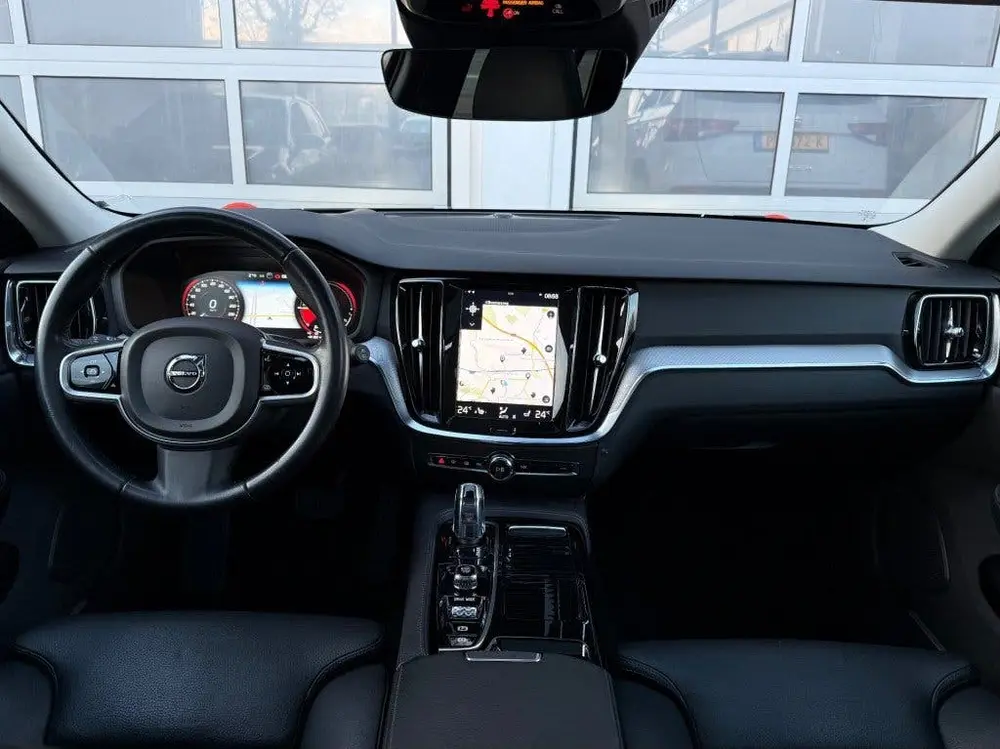 Volvo V60 2.0 T8 Twin Engine Inscription Pano Camera Trekhaa uit 2019, foto 12