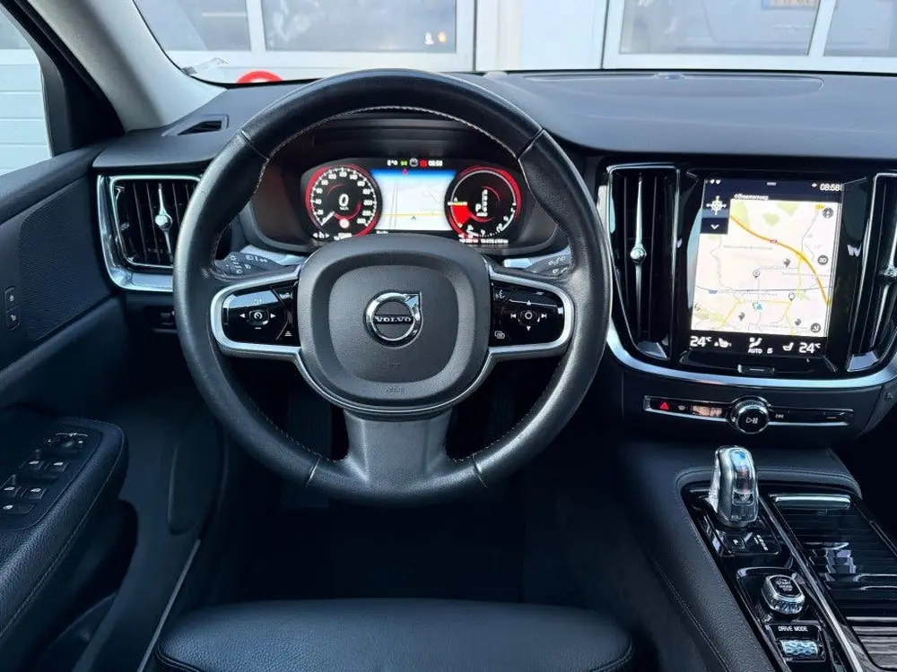 Volvo V60 2.0 T8 Twin Engine Inscription Pano Camera Trekhaa uit 2019, foto 2