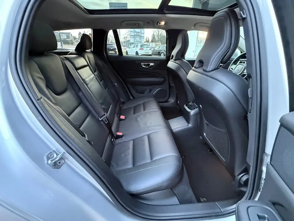 Volvo V60 2.0 T8 Twin Engine Inscription Pano Camera Trekhaa uit 2019, foto 20