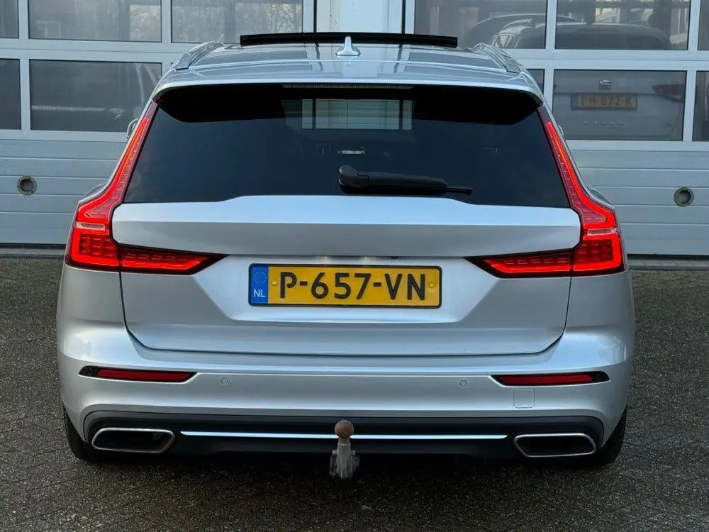 Volvo V60 2.0 T8 Twin Engine Inscription Pano Camera Trekhaa uit 2019, foto 4