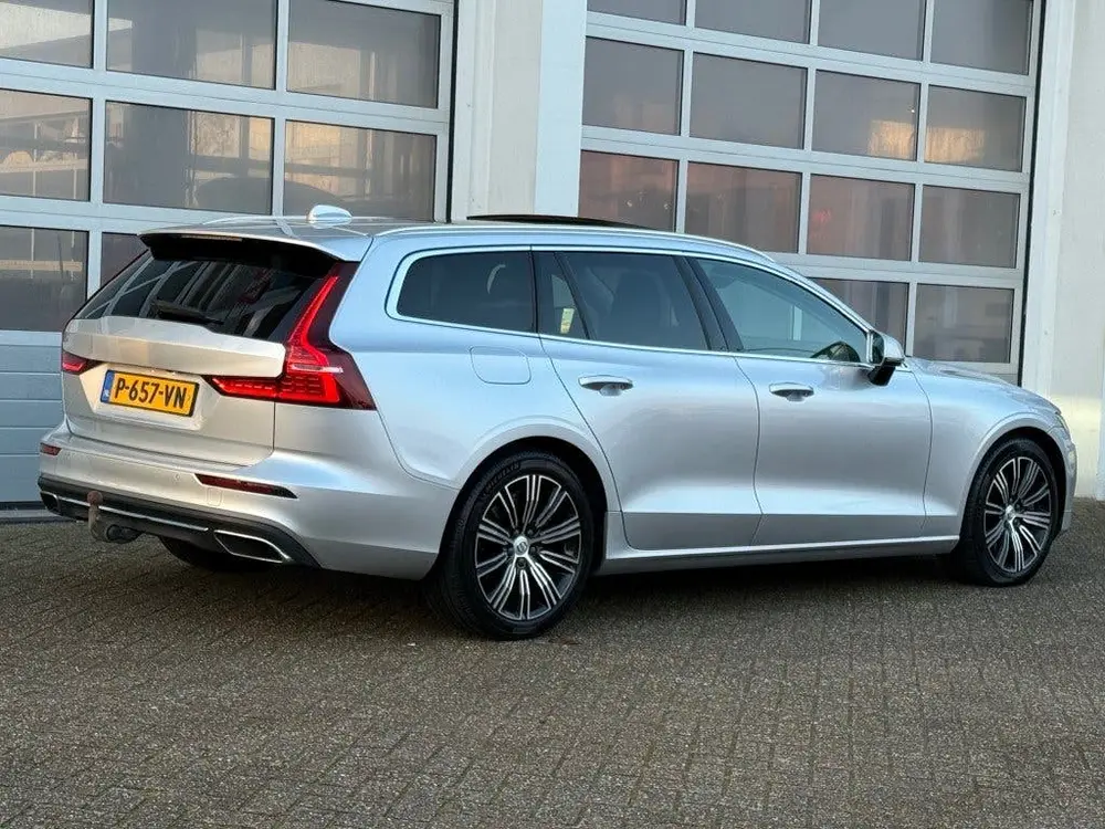 Volvo V60 2.0 T8 Twin Engine Inscription Pano Camera Trekhaa uit 2019, foto 5