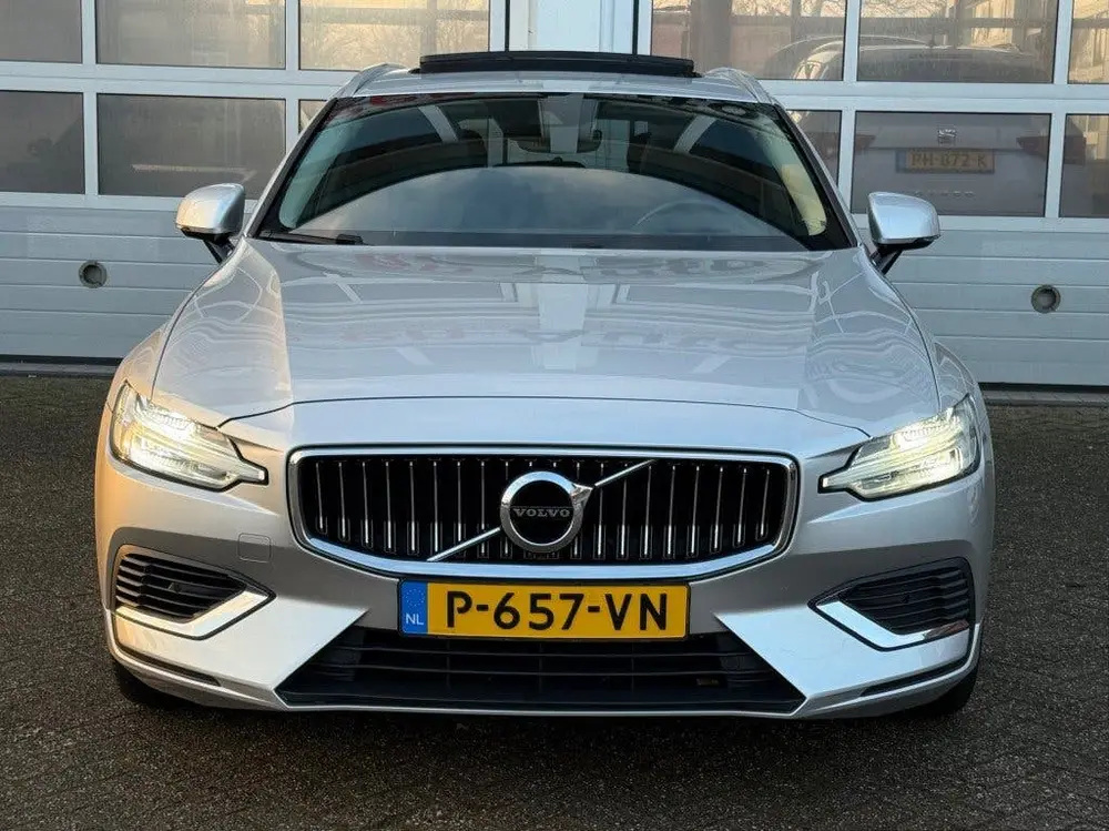 Volvo V60 2.0 T8 Twin Engine Inscription Pano Camera Trekhaa uit 2019, foto 7
