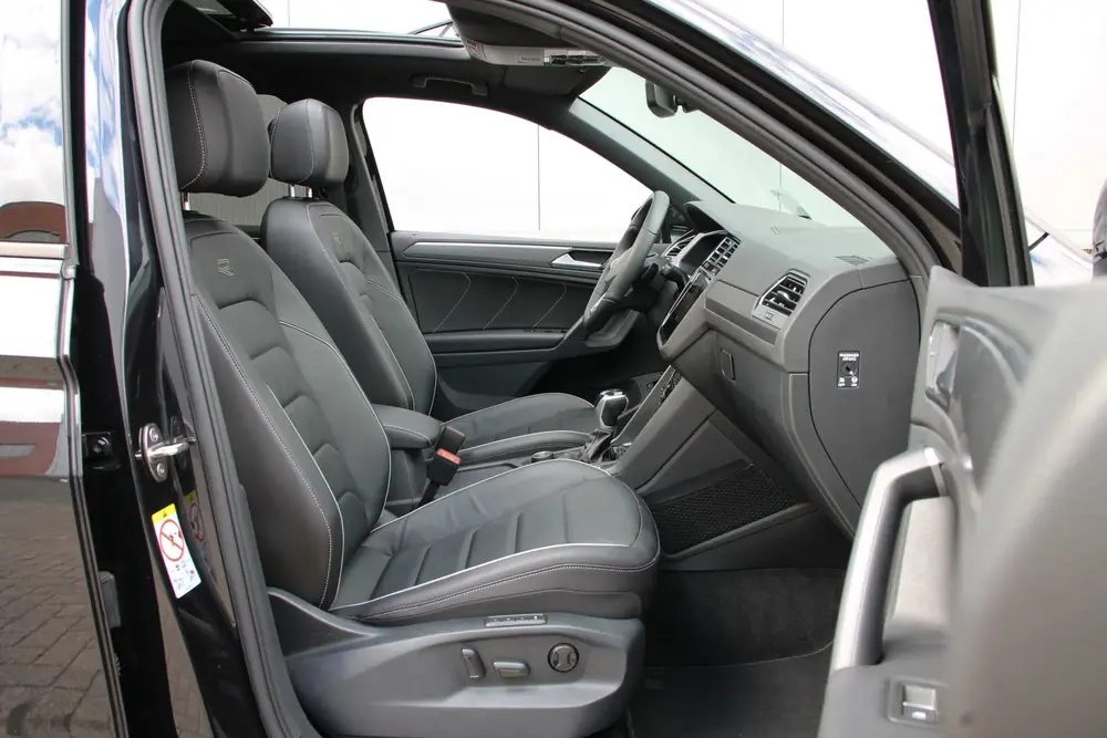 Volkswagen Tiguan 2.0 TSI 245pk R-line Black Style Leer Pano Harman Kardon Tiguan 2.0 TSI 245pk R-line Black Style Leer Pano uit 2021, foto 10