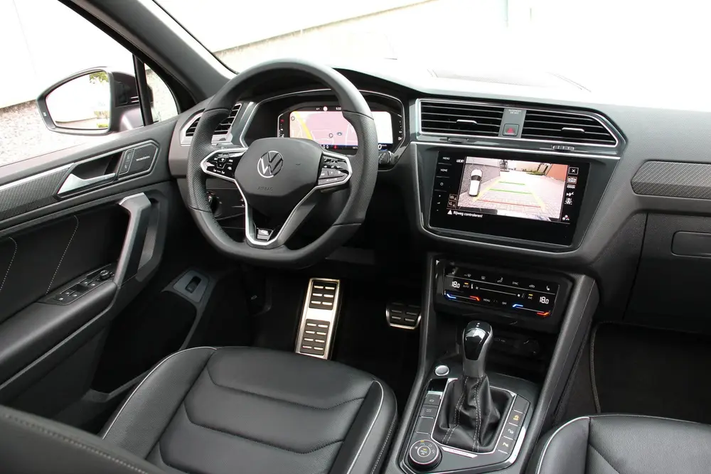 Volkswagen Tiguan 2.0 TSI 245pk R-line Black Style Leer Pano Harman Kardon Tiguan 2.0 TSI 245pk R-line Black Style Leer Pano uit 2021, foto 11