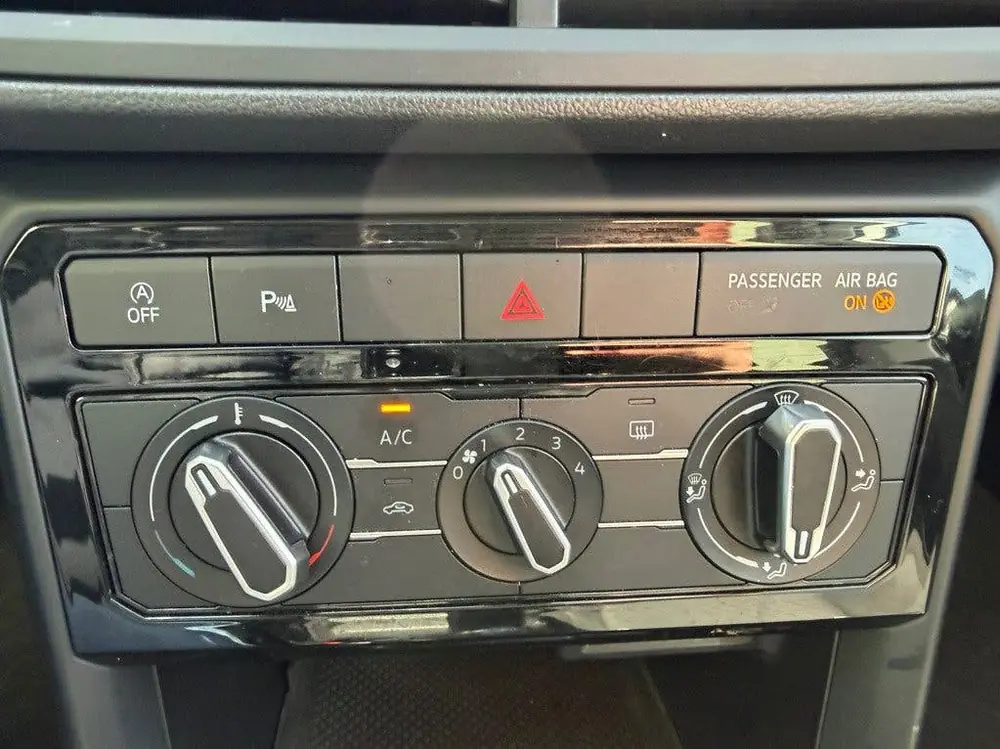 Volkswagen T-Cross 1.0 TSI Life Trekhaak Airco uit 2019, foto 11