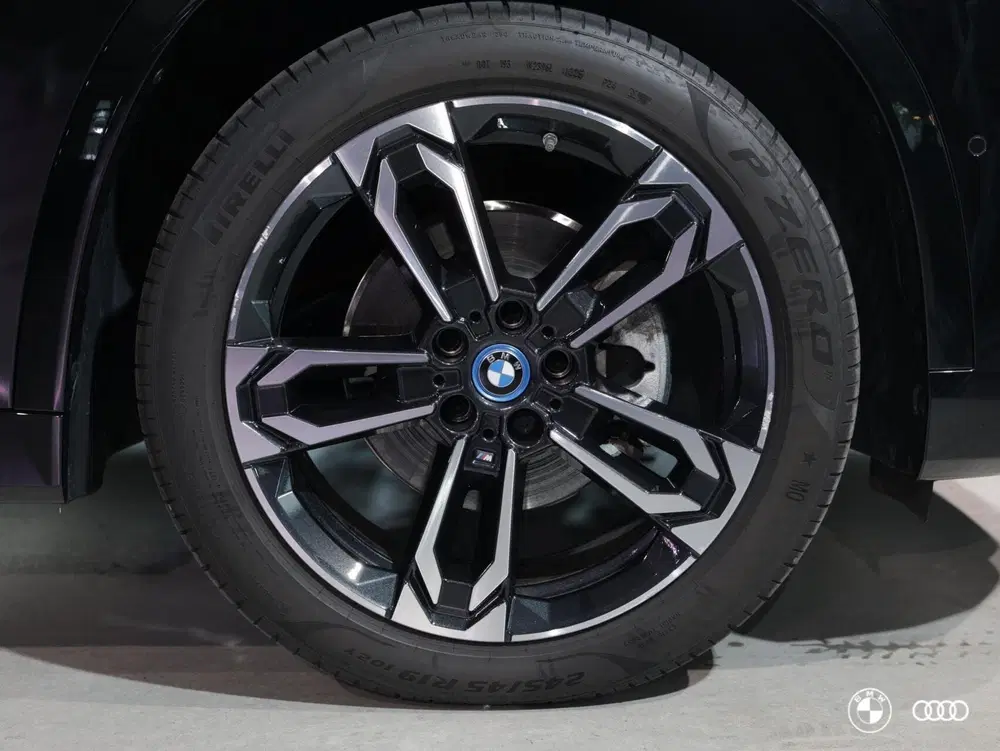 BMW iX1 eDrive20 67 kWh M Sport uit 2025, foto 6
