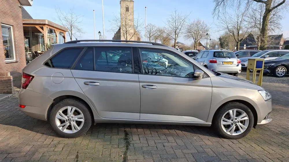 Skoda Fabia 1.0 TSI Style. 1ste eigenaar dealer onderh uit 2019, foto 6
