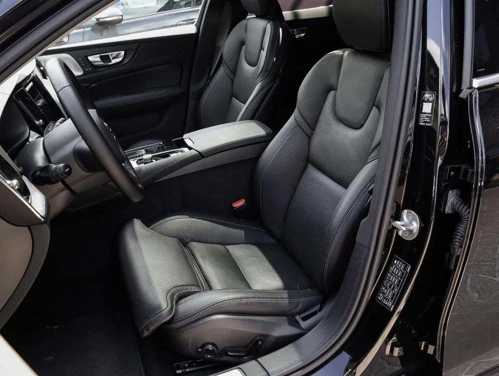 Volvo V60 T6 AWD Ultra Bright Bowers & Wilkins 360 S uit 2025, foto 5