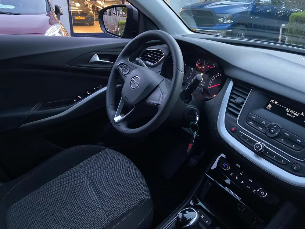 Opel Grandland X 1.2 Turbo NAVI uit 2019, foto 7